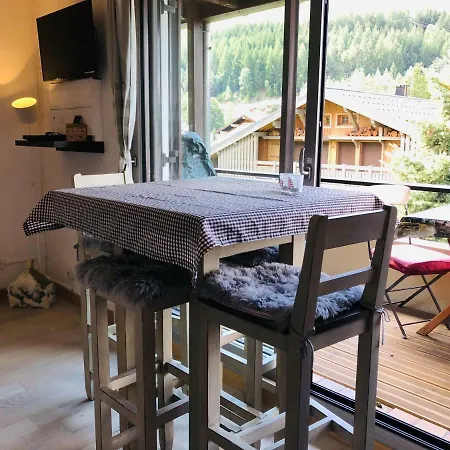 Апартаменты La Corneille Blanche, With Free Parking And Terrace